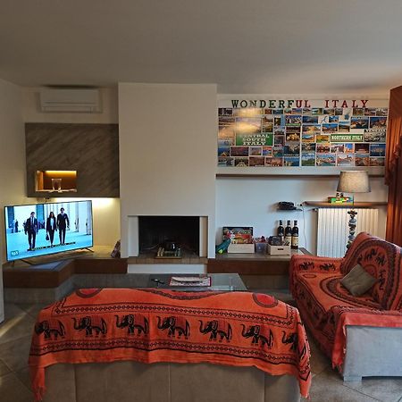 Lukas Home Con Il Cuore Appartamento 3 Camere Al Piano Terra E Appartamento 1 Camera In Taverna Merone Εξωτερικό φωτογραφία