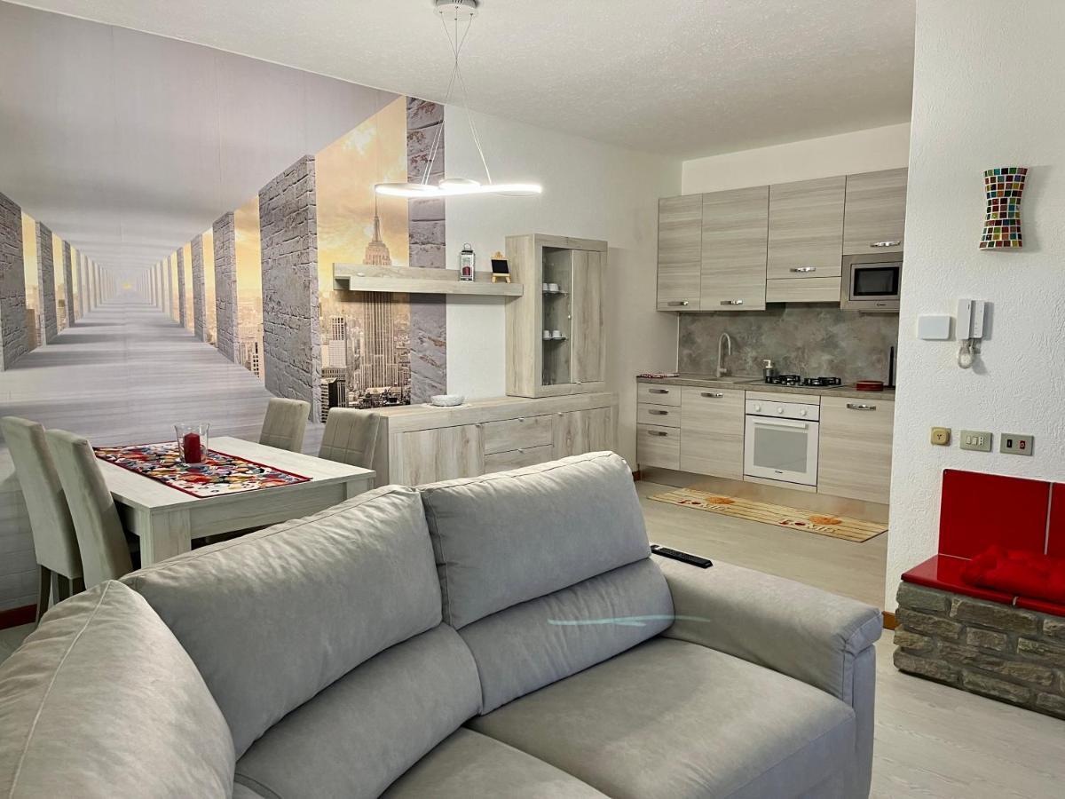 Lukas Home Con Il Cuore Appartamento 3 Camere Al Piano Terra E Appartamento 1 Camera In Taverna Merone Εξωτερικό φωτογραφία