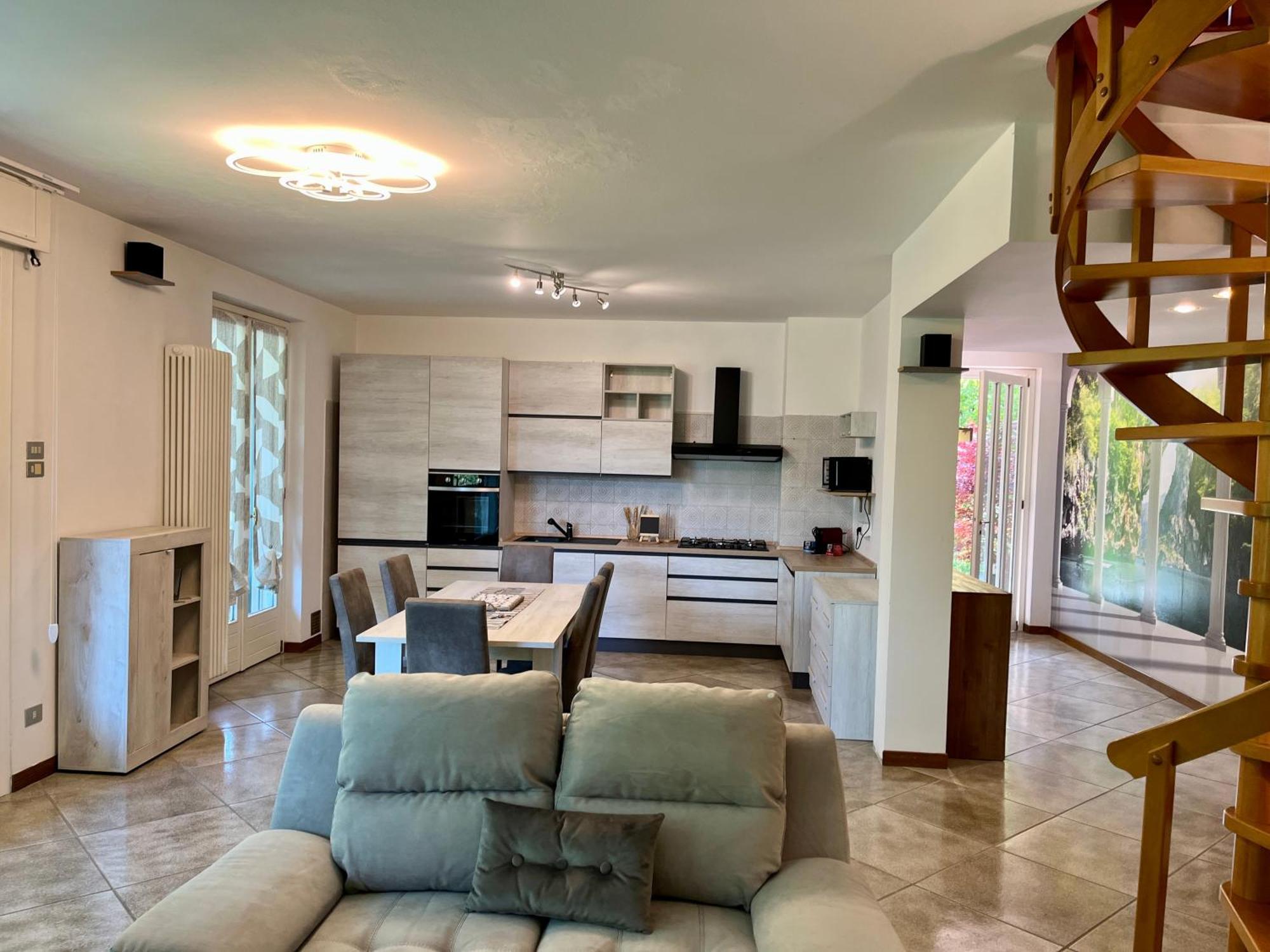 Lukas Home Con Il Cuore Appartamento 3 Camere Al Piano Terra E Appartamento 1 Camera In Taverna Merone Εξωτερικό φωτογραφία