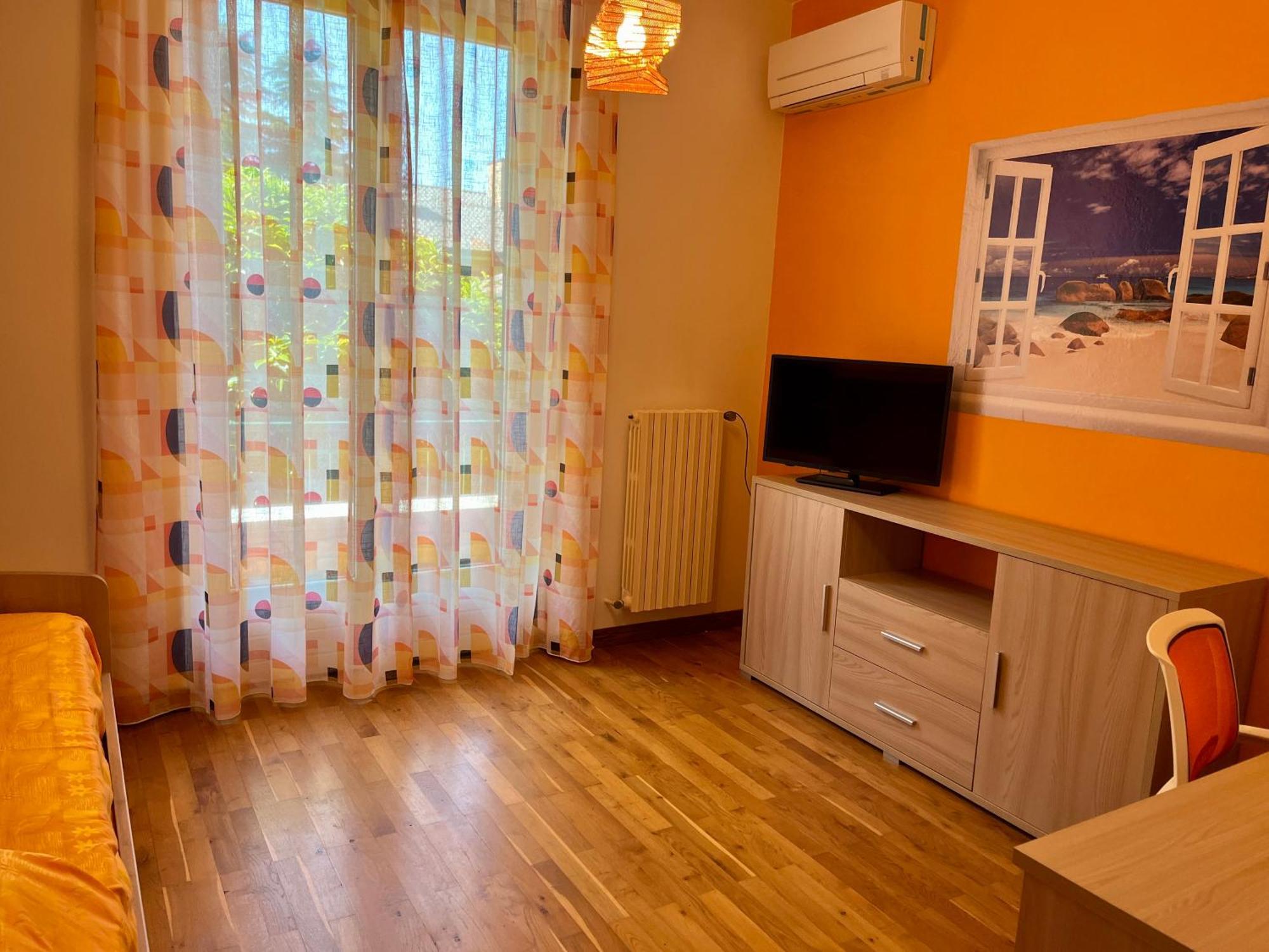 Lukas Home Con Il Cuore Appartamento 3 Camere Al Piano Terra E Appartamento 1 Camera In Taverna Merone Εξωτερικό φωτογραφία